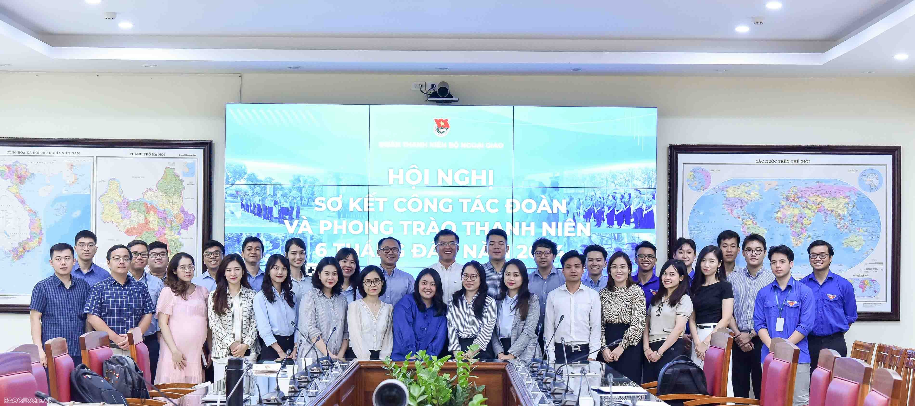 Thanh niên Bộ Ngoại giao tiếp tục phát huy vai trò xung kích Thanh niên Bộ Ngoại giao tiếp tục phát huy vai trò xung kích trong các hoạt động đoàn