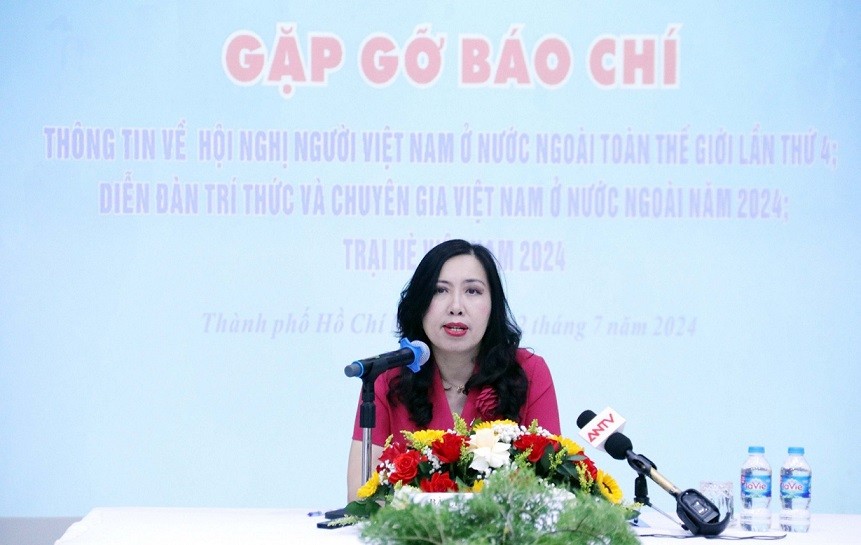 Thứ trưởng Bộ Ngoại giao Lê Thị Thu Hằng làm việc tại TP. Hồ Chí Minh Thứ trưởng Bộ Ngoại giao Lê Thị Thu Hằng làm việc tại TP. Hồ Chí Minh
