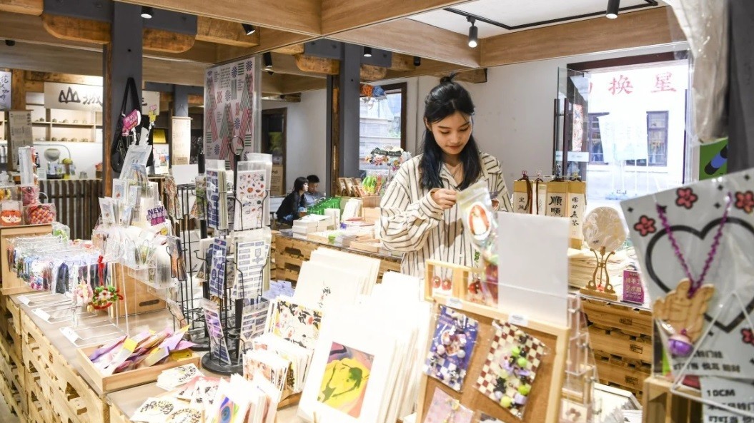 Xu hướng 'guochao' lên ngôi, thương hiệu nội địa Trung Quốc 'hốt bạc'