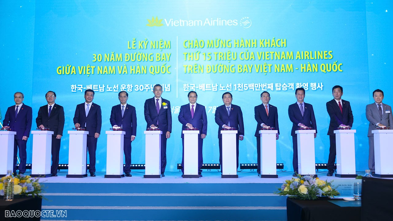 Vietnam Airlines kỷ niệm 30 năm đường bay thẳng và chào đón hành khách thứ 15 triệu trên đường bay Việt Nam-Hàn Quốc Vietnam Airlines kỷ niệm 30 năm đường bay thẳng và chào đón hành khách thứ 15 triệu trên đường bay Việt Nam-Hàn Quốc