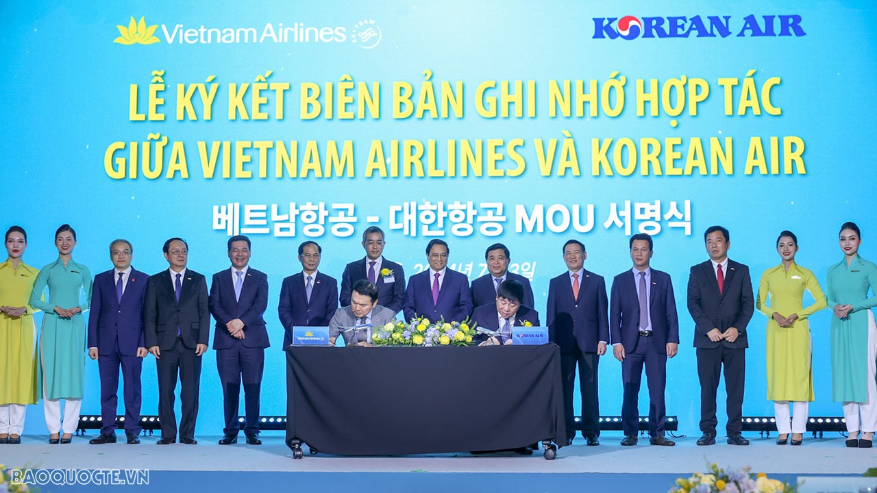Trong khuôn khổ chuyến thăm của Thủ tướng Phạm Minh Chính tới hàn Quốc, Vietnam Airlines ký kết Biên bản ghi nhớ hợp tác với Korean Air và 04 công ty du lịch tại Hàn Quốc. Trong khuôn khổ chuyến thăm của Thủ tướng Phạm Minh Chính tới hàn Quốc, Vietnam Airlines ký kết Biên bản ghi nhớ hợp tác với Korean Air và 04 công ty du lịch tại Hàn Quốc.