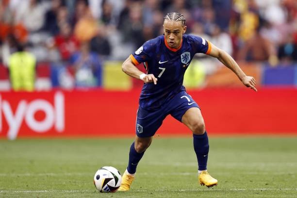 Tiền vệ Xavi Simons toả sáng với cú đúp kiến tạo. Tiền vệ Xavi Simons toả sáng với cú đúp kiến tạo.