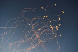 Chảo lửa Trung Đông: Đàm phán ngừng bắn ở Gaza bước đầu có triển vọng, Israel và Hezbollah tiếp tục 'ăn miếng trả miếng'