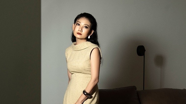 Trạm cứu hộ trái tim: Bộ ảnh đời thường năng động, hiện đại của NSND Mỹ Uyên