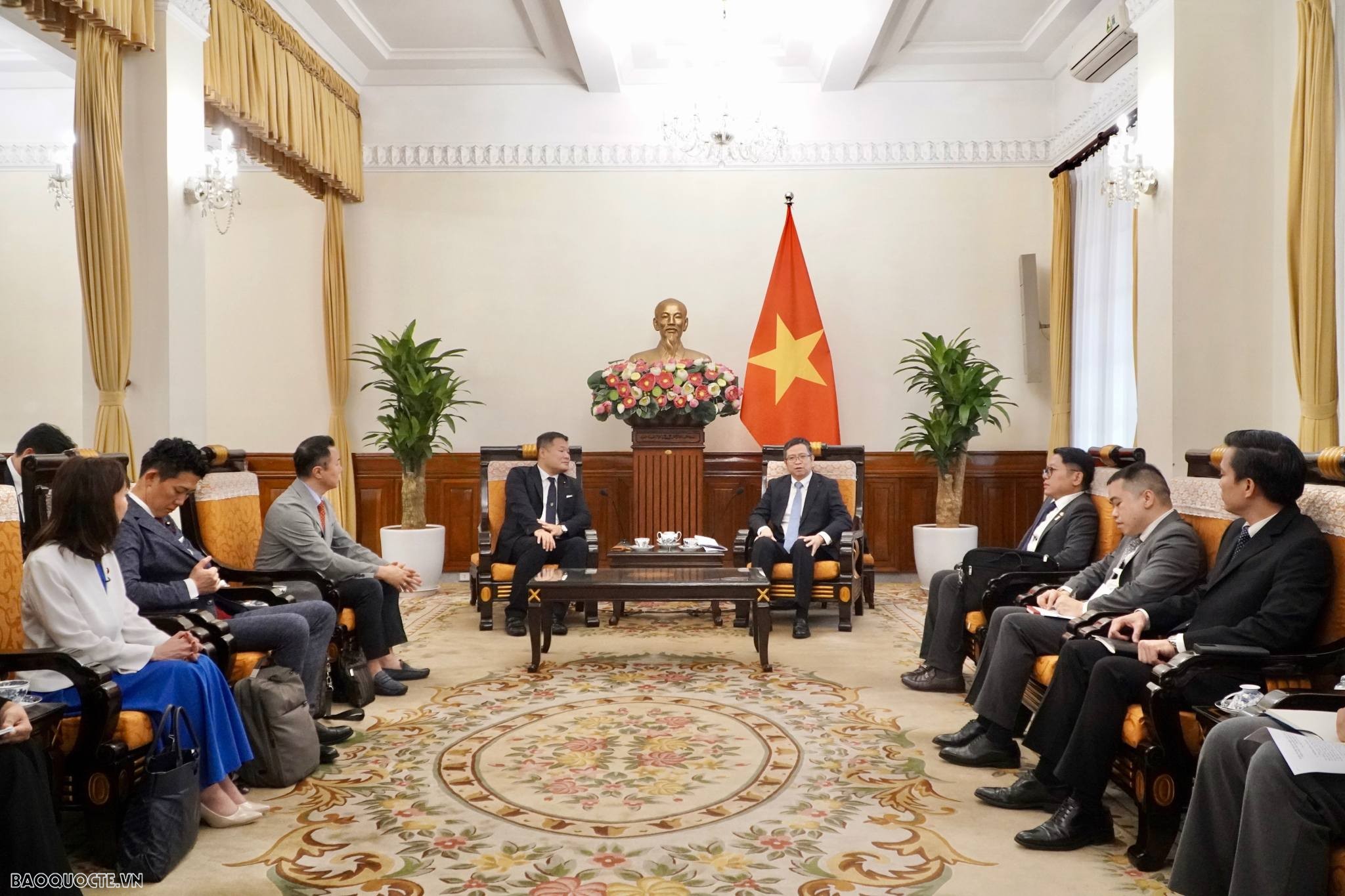 Thứ trưởng Ngoại giao Phạm Thanh Bình tiếp Chủ tịch Liên minh nghị sĩ hữu nghị Việt Nam-Nhật Bản