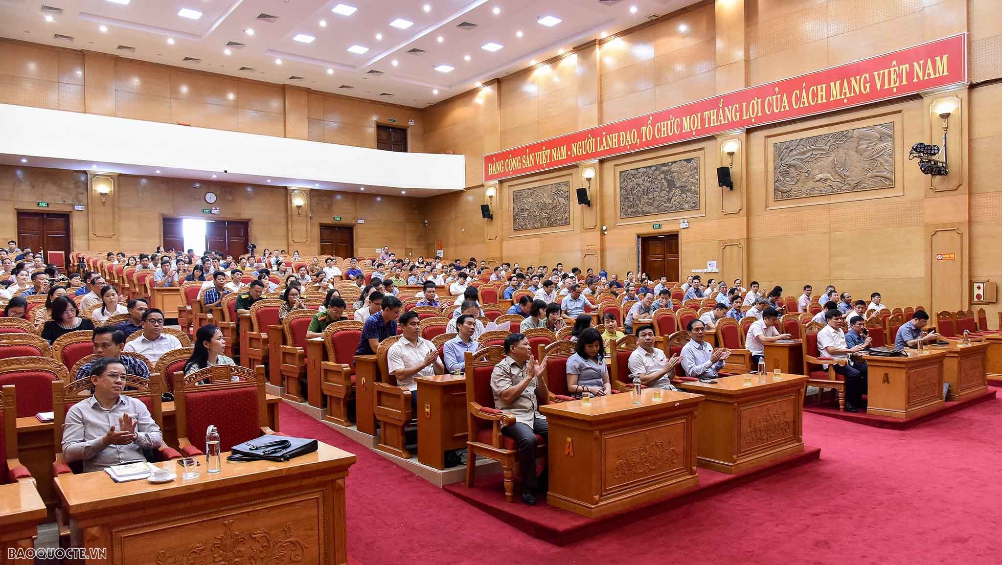 Bộ trưởng Ngoại giao Bùi Thanh sơn tiếp xúc cử tri tại huyện Vĩnh Tường, Vĩnh Phúc Bộ trưởng Ngoại giao Bùi Thanh Sơn tiếp xúc cử tri tại huyện Vĩnh Tường, Vĩnh Phúc