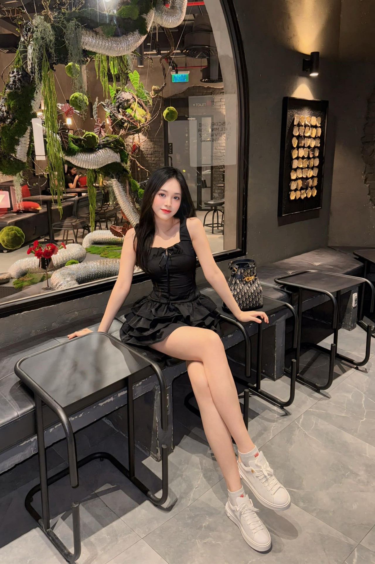 Á hậu Trịnh Thùy Linh