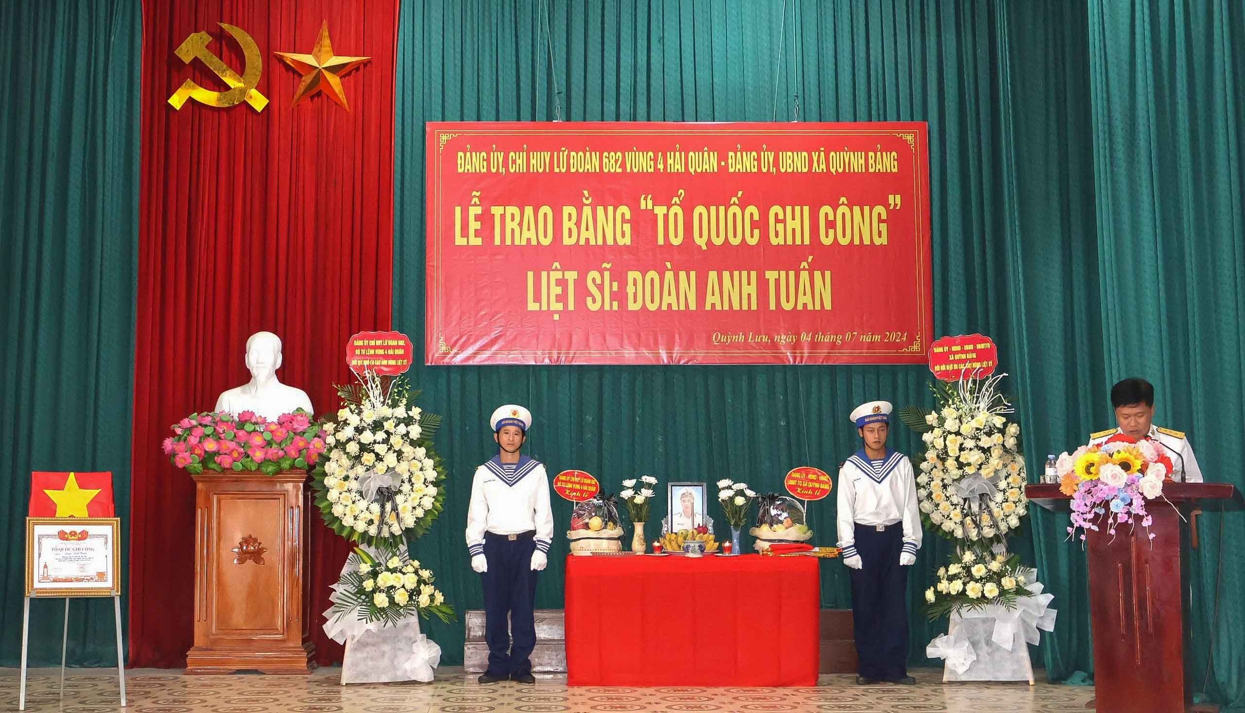 Trao Bằng “Tổ quốc ghi công” các liệt sĩ hy sinh tại Trường Sa Trao bằng Tổ quốc ghi công các liệt sĩ hy sinh tại Trường Sa