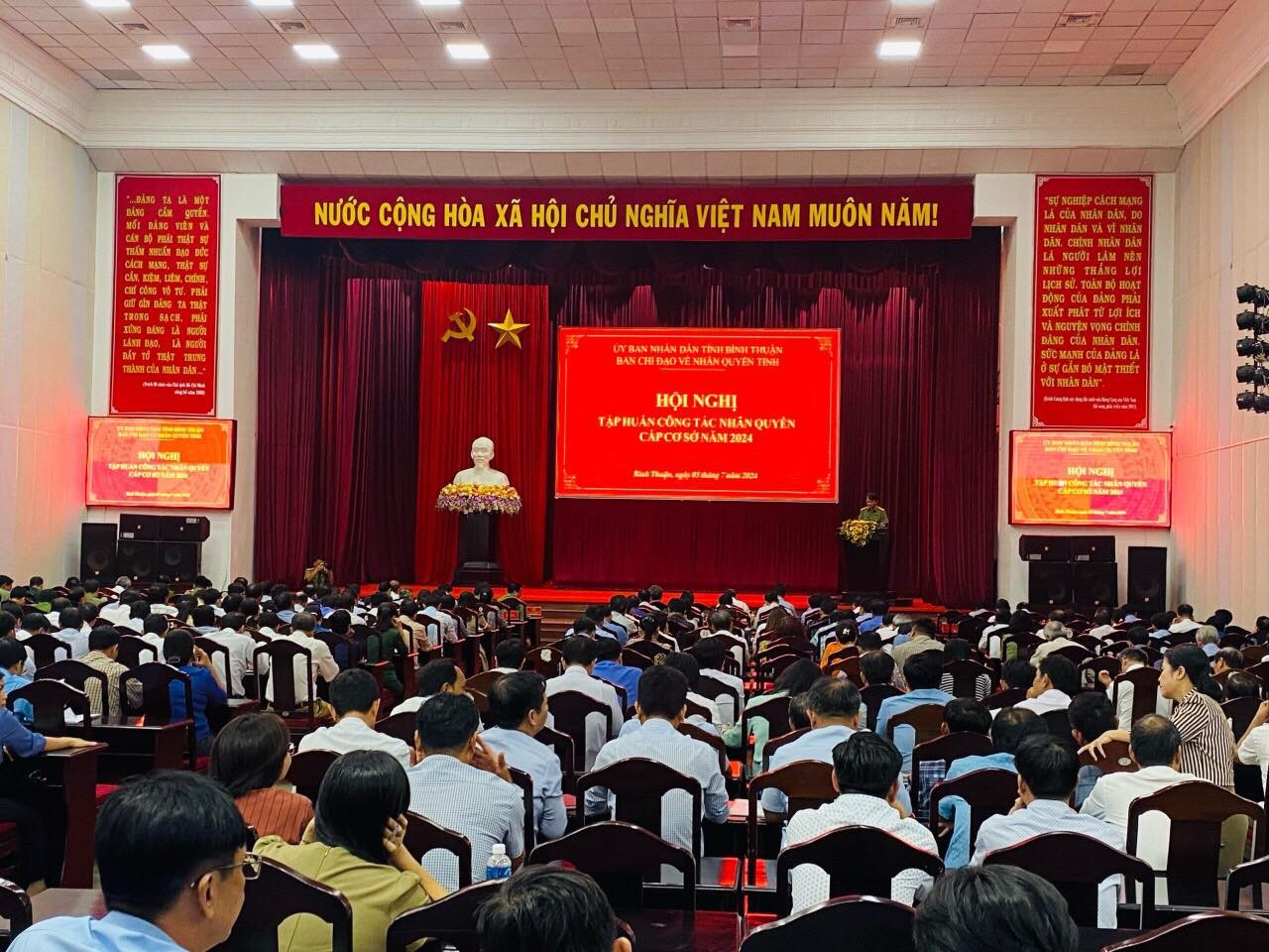 Toàn cảnh Hội nghị tập huấn công tác nhân quyền cấp cơ sở năm 2024 tại Bình Thuận. (Nguồn: BTC) Toàn cảnh Hội nghị tập huấn công tác nhân quyền cấp cơ sở năm 2024 tại Bình Thuận. (Nguồn: BTC)