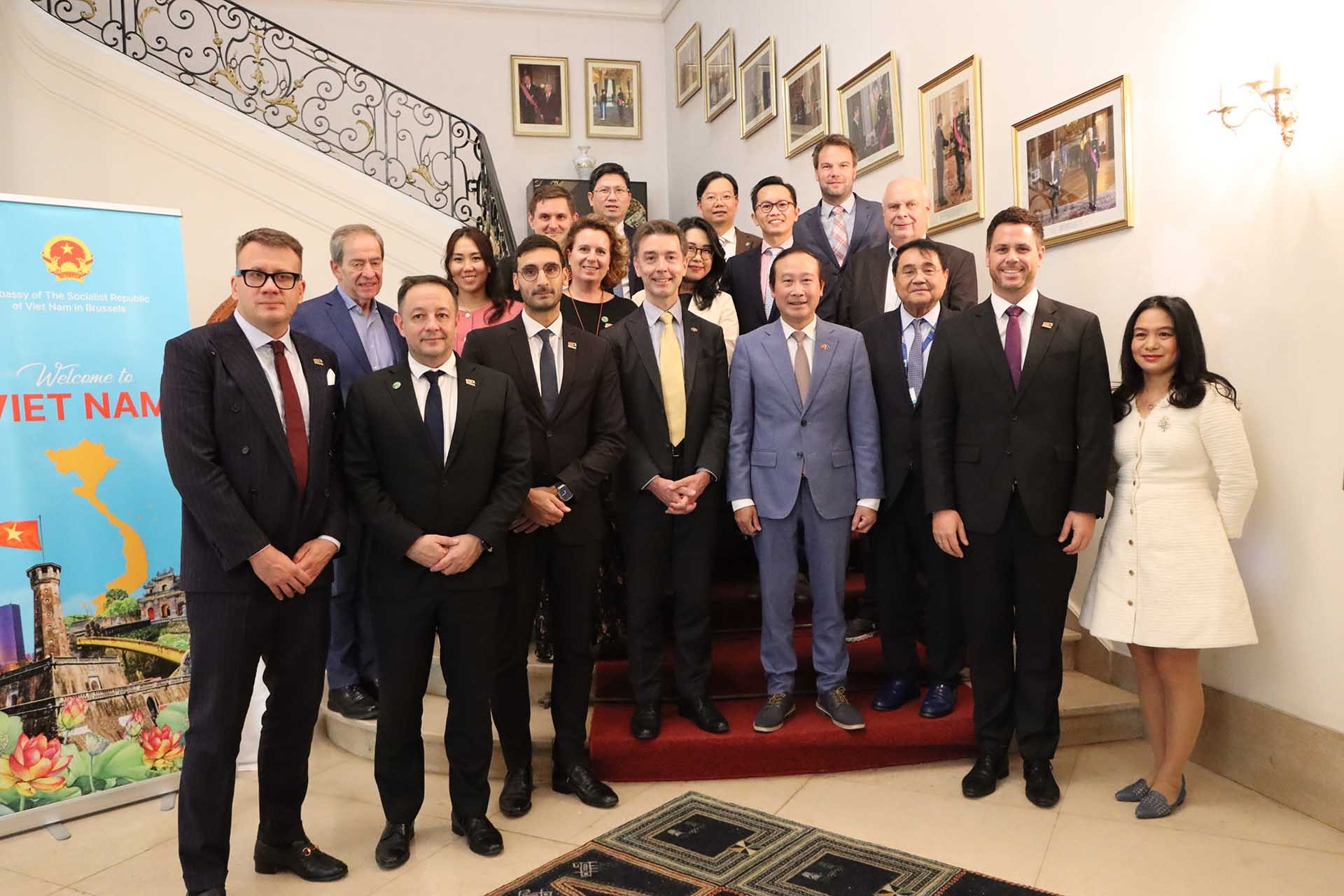 Toạ đàm về thúc đẩy quan hệ thương mại Việt Nam-EU và vai trò của EuroCham tại Brussels, Bỉ Toạ đàm về thúc đẩy quan hệ thương mại Việt Nam-EU và vai trò của EuroCham tại Brussels, Bỉ