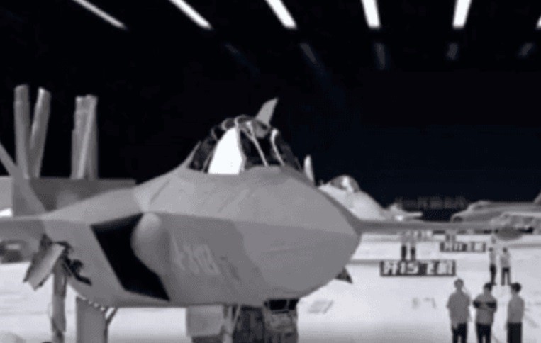 Quân đội Trung Quốc sẵn sàng sử dụng tiêm kích tàng hình mới J-31B Sau Mỹ, Trung Quốc là quốc gia thứ hai 'tung' máy bay tàng hình vào hoạt động