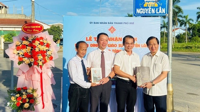 Gia đình cố GS Nguyễn Lân góp phần xây dựng thư viện sách Huế