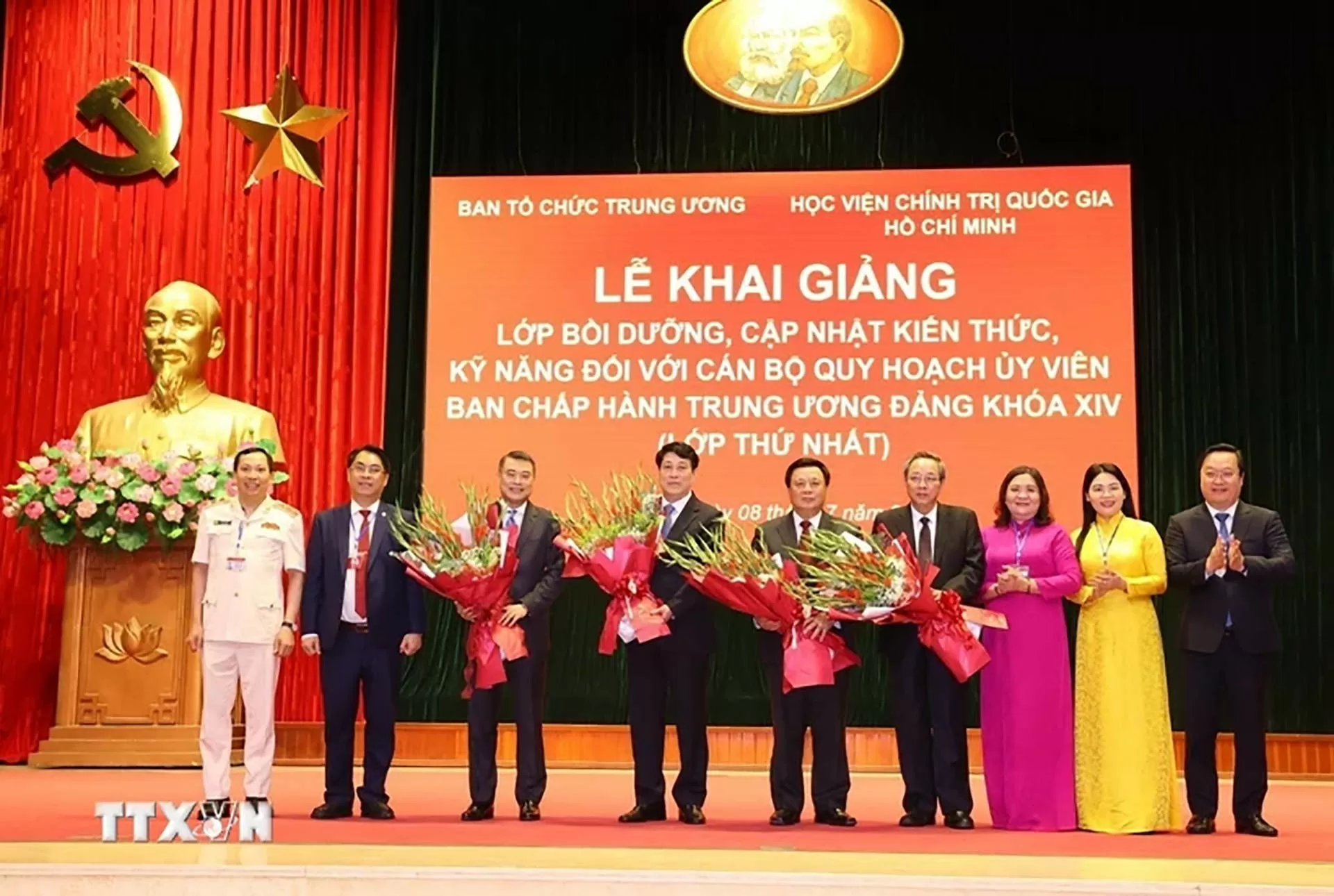 Khai giảng Lớp bồi dưỡng cán bộ quy hoạch Ủy viên Ban Chấp hành Trung ương Đảng khóa XIV Khai giảng Lớp bồi dưỡng cán bộ quy hoạch Ủy viên Ban Chấp hành Trung ương Đảng khóa XIV