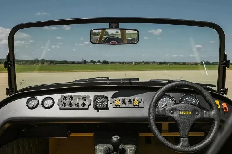 Cận cảnh xe thể thao Caterham Seven 360R được làm từ các bộ phận trực thăng Cận cảnh xe thể thao Caterham Seven 360R được làm từ các bộ phận trực thăng