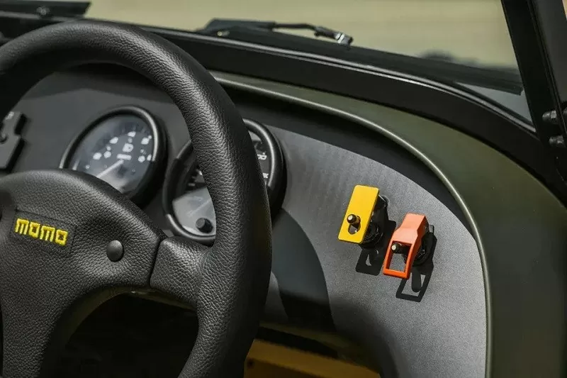 Cận cảnh xe thể thao Caterham Seven 360R được làm từ các bộ phận trực thăng Cận cảnh xe thể thao Caterham Seven 360R được làm từ các bộ phận trực thăng