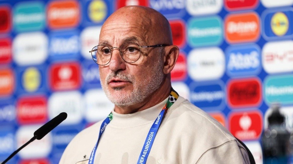 HLV đội tuyển Tây Ban Nha giữ lối thay người mạo hiểm trong trận gặp Pháp