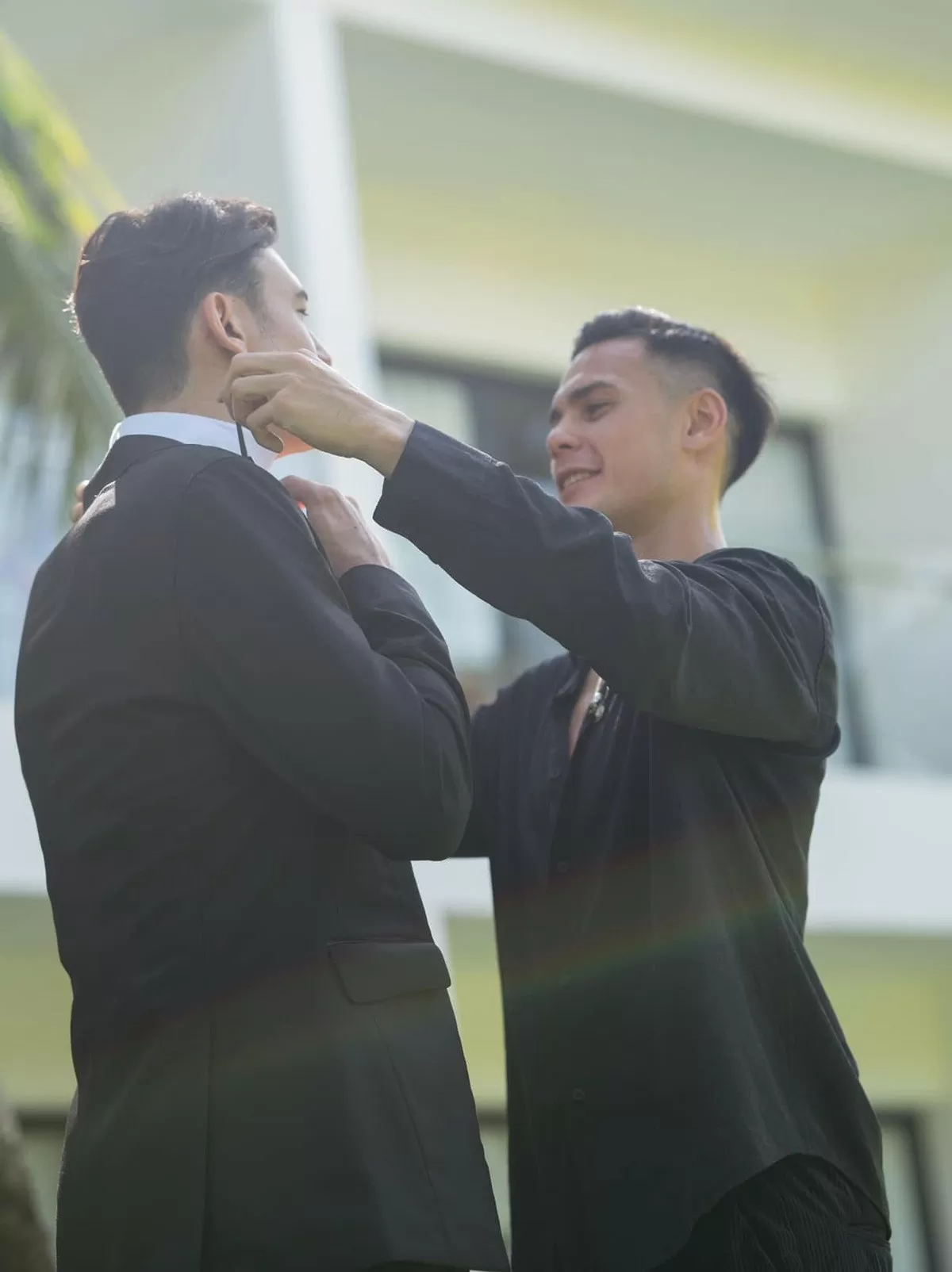 Những bức đầu tiên sau đám cưới trên bãi biển của thủ môn Đặng Văn Lâm và Yến Xuân Những bức đầu tiên sau đám cưới trên bãi biển của thủ môn Đặng Văn Lâm và Yến Xuân