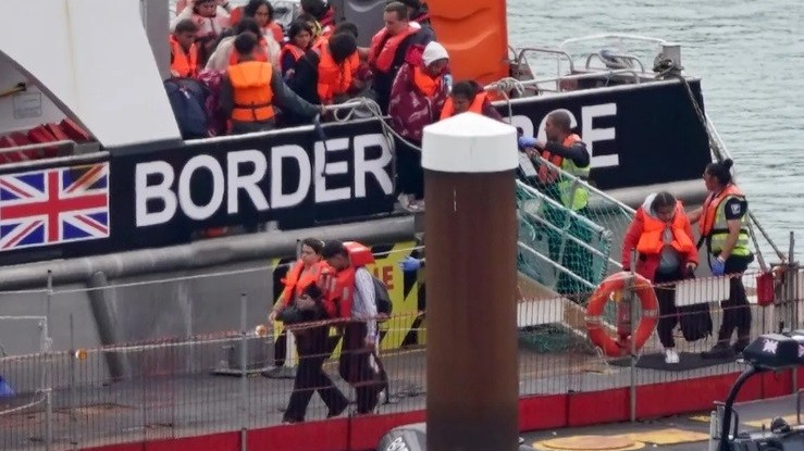 Lật ngược kế hoạch gần như 'chín muồi' của đảng Bảo thủ, tân Thủ tướng Anh tặng tin vui lớn cho hơn 100.000 người di cư