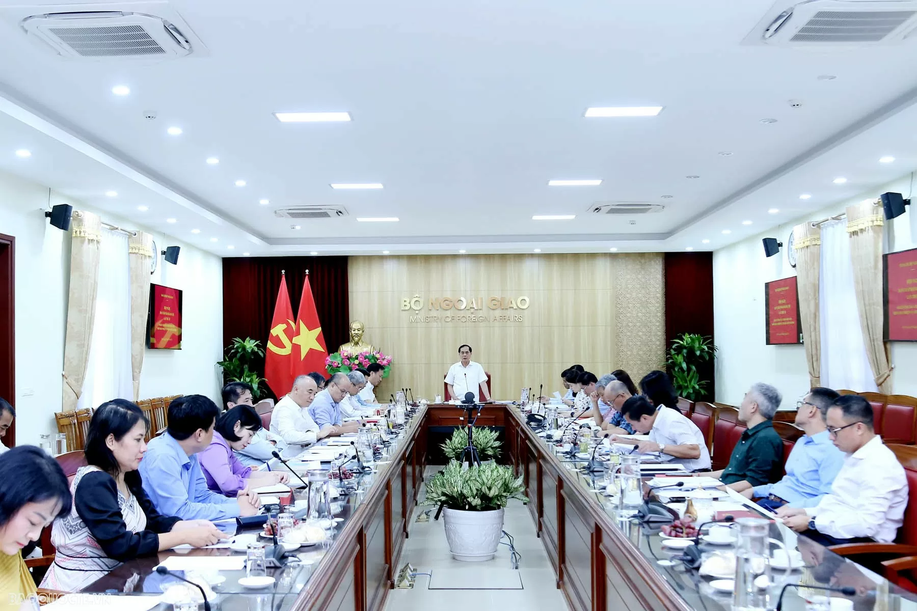 Đảng bộ Bộ Ngoại giao tổ chức sơ kết công tác 6 tháng đầu năm, triển khai nhiệm vụ trọng tâm 6 tháng cuối năm 2024 Đảng bộ Bộ Ngoại giao tổ chức sơ kết công tác 6 tháng đầu năm, triển khai nhiệm vụ trọng tâm 6 tháng cuối năm 2024