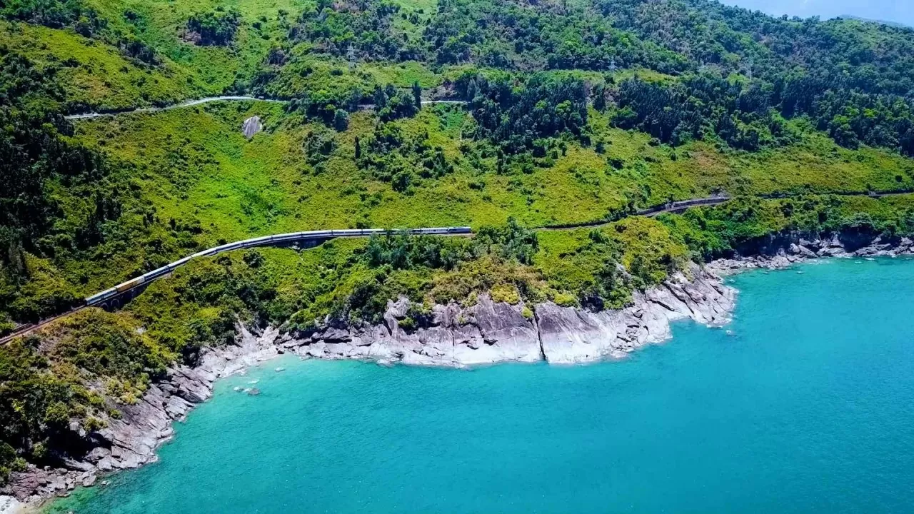 Du lịch Việt: Ngắm trọn vẻ đẹp đất nước qua những chuyến tàu Du lịch Việt: Ngắm trọn vẻ đẹp đất nước qua những chuyến tàu