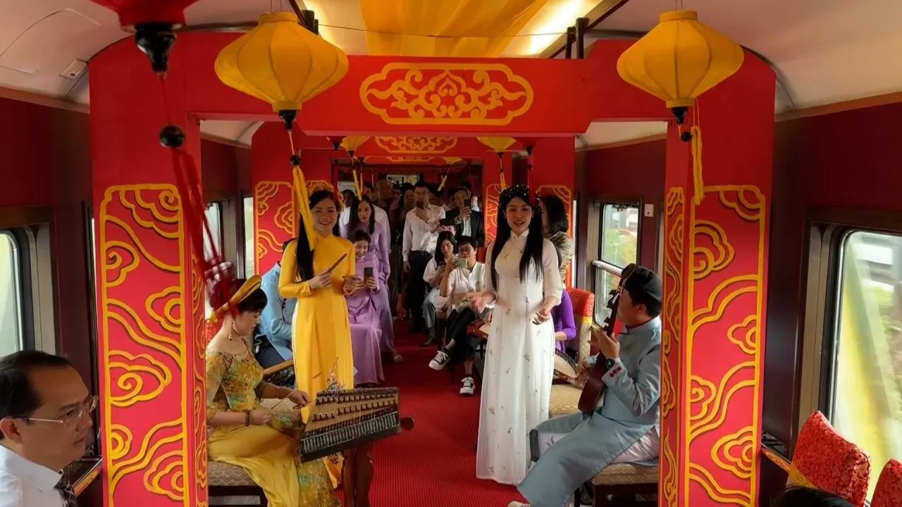 Du lịch Việt: Ngắm trọn vẻ đẹp đất nước qua những chuyến tàu Du lịch Việt: Ngắm trọn vẻ đẹp đất nước qua những chuyến tàu