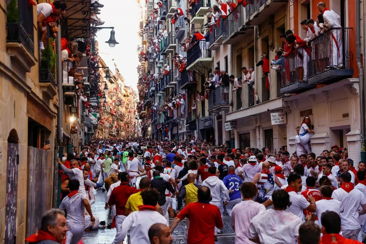 Không khí náo nhiệt không kém phần nguy hiểm tại lễ hội đua bò tót ở Tây Ban Nha Không khí náo nhiệt không kém phần nguy hiểm tại lễ hội đua bò tót ở Tây Ban Nha