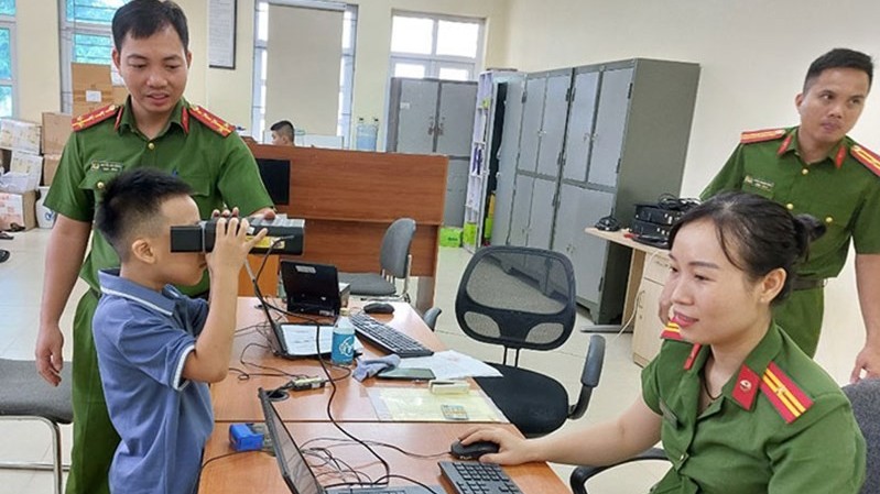 Trẻ dưới 14 tuổi được cấp các loại tài khoản định danh điện tử nào?