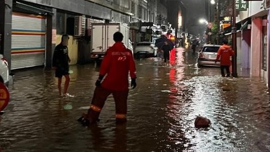 Hàn Quốc: Mưa lớn kỷ lục trong 200 năm