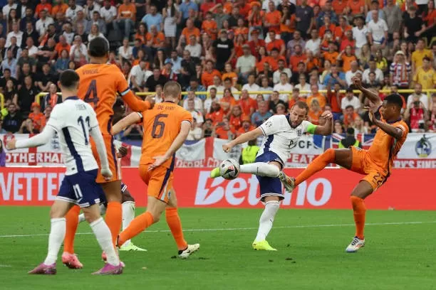 Cận cảnh quả phạt đền gây tranh cãi của đội tuyển Anh EURO 2024: Cận cảnh quả phạt đền gây tranh cãi của đội tuyển Anh