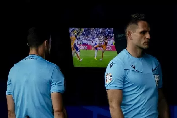 Cận cảnh quả phạt đền gây tranh cãi của đội tuyển Anh EURO 2024: Cận cảnh quả phạt đền gây tranh cãi của đội tuyển Anh