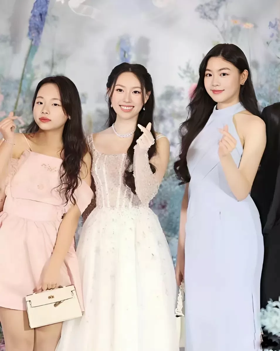 Con gái Lọ Lem nhà MC Quyền Linh Con gái Lọ Lem nhà MC Quyền Linh