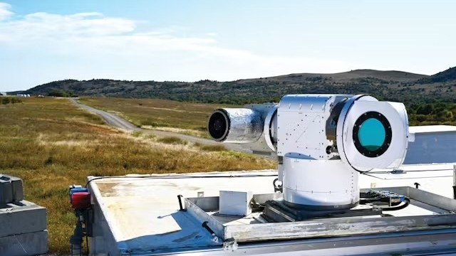 Hàn Quốc sản xuất vũ khí laser bằng sợi quang học