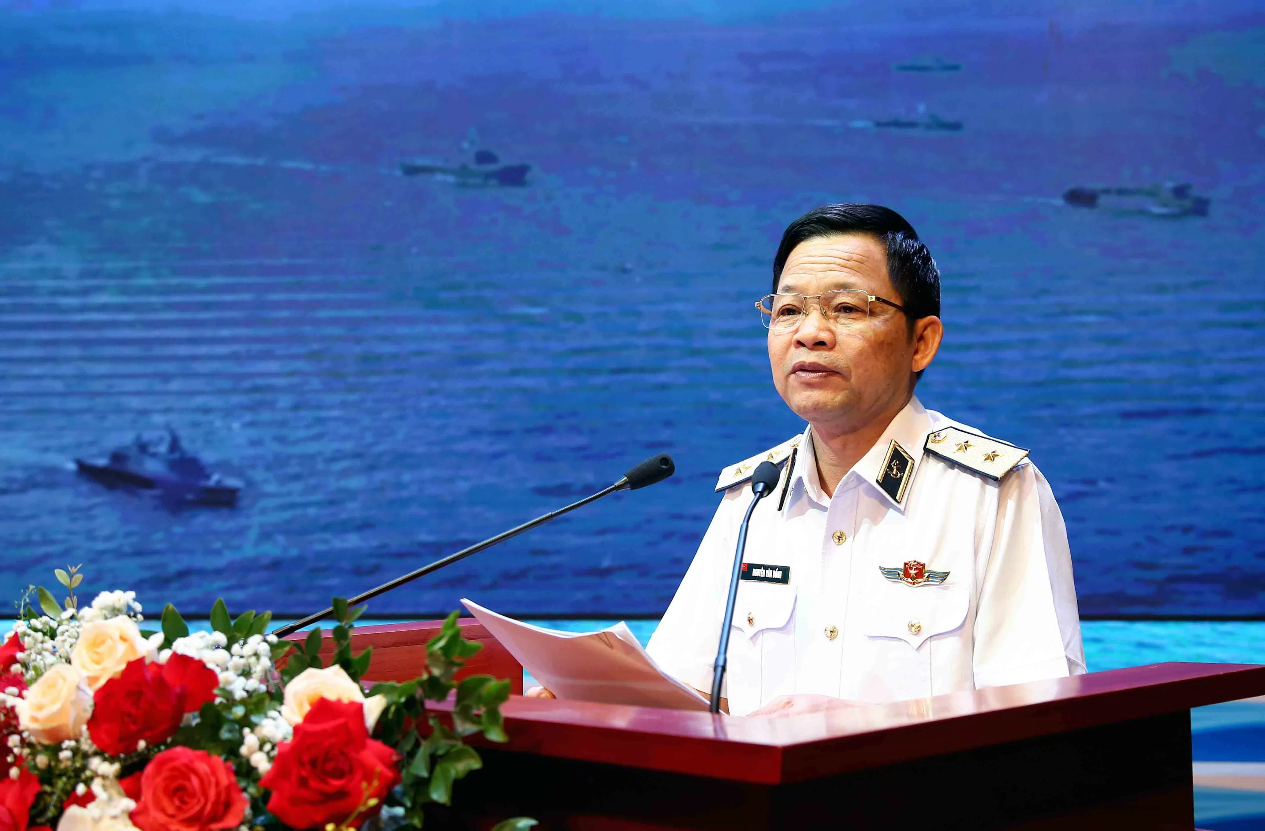 Trung tướng Nguyễn Văn Bổng, Bí Thư Đảng uỷ, Chính uỷ Hải quân quán triệt nghị quyết lãnh đạo 6 tháng cuối năm 2024. Trung tướng Nguyễn Văn Bổng, Bí Thư Đảng uỷ, Chính uỷ Hải quân quán triệt nghị quyết lãnh đạo 6 tháng cuối năm 2024.