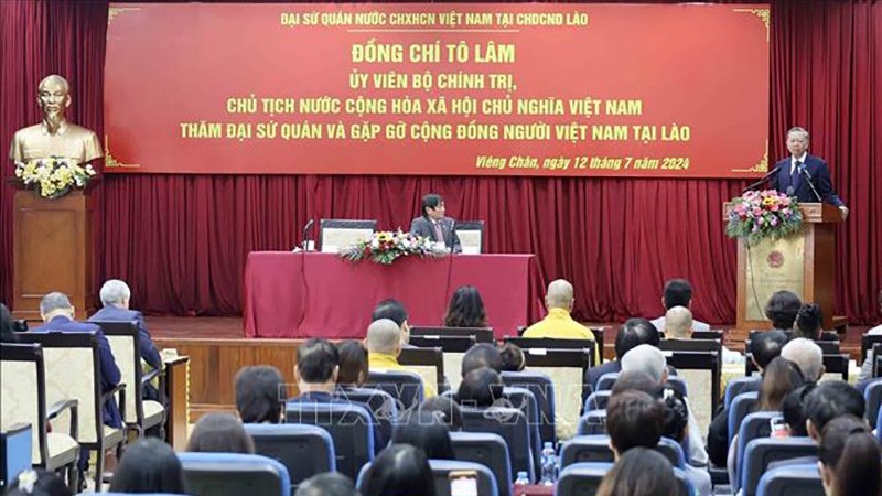 Chủ tịch nước Tô Lâm thăm Đại sứ quán và gặp gỡ cộng đồng người Việt Nam tại Lào