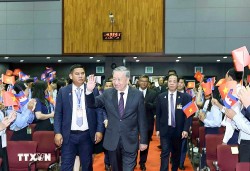 Chủ tịch nước cảm ơn các giảng viên Đại học Hoàng gia Phnom Penh đã dìu dắt, đào tạo sinh viên Việt Nam