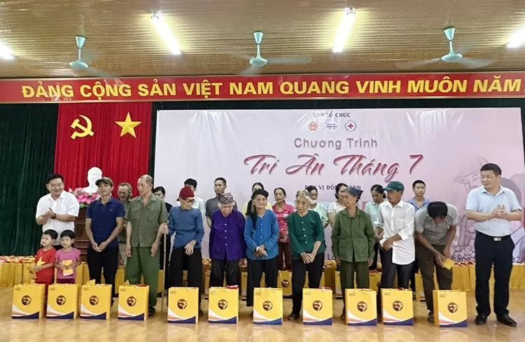 Nhiều hoạt động ý nghĩa trong Chương trình 'Tri ân tháng 7' Nhiều hoạt động ý nghĩa trong Chương trình 'Tri ân tháng 7'