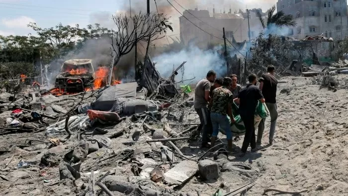 Một địa điểm bị Israel bắn phá ở Dải Gaza hôm 13/7. (Nguồn: AP) Một địa điểm bị Israel bắn phá ở Dải Gaza hôm 13/7. (Nguồn: AP)