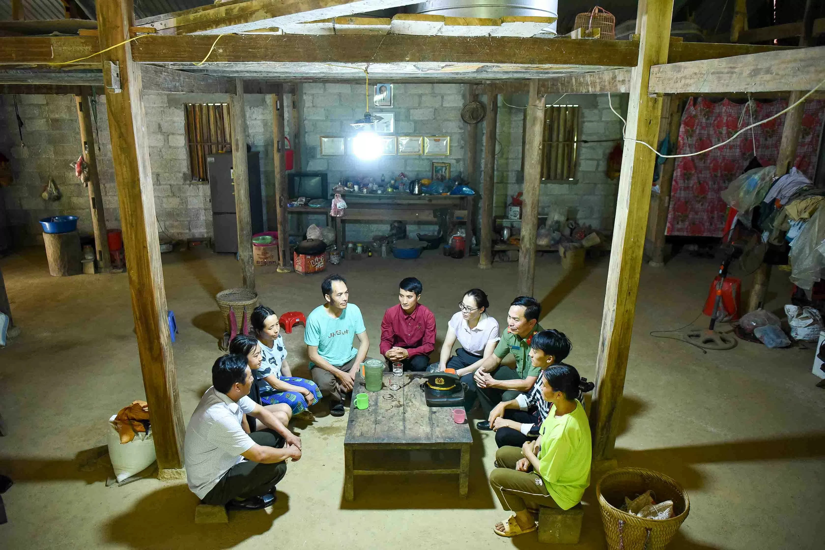 Đặt con người là trung tâm trong chiến lược phát triển Đặt con người là trung tâm trong chiến lược phát triển