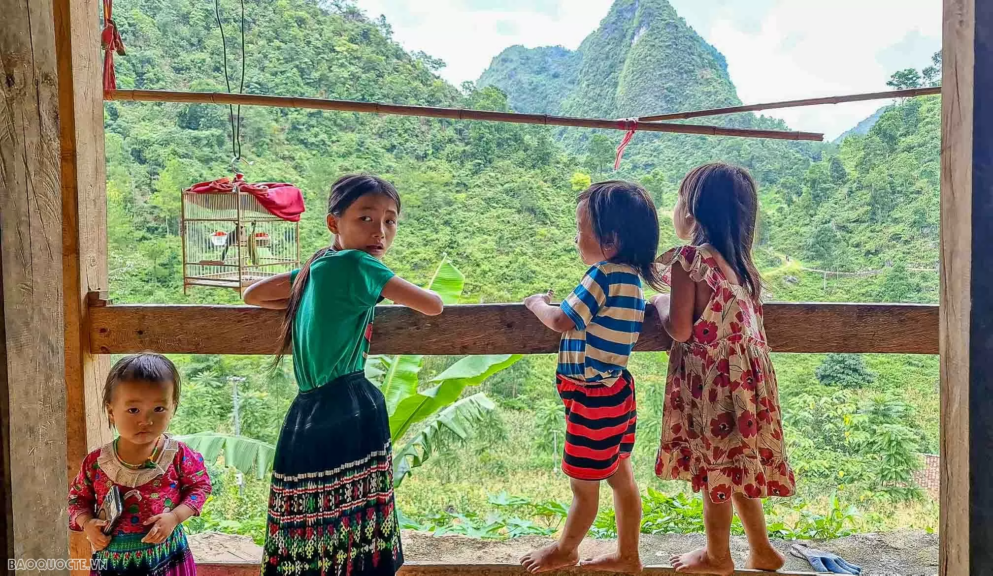 Bài 2: Chính sách nhân văn và thiết thực Bài 2: Chính sách nhân văn và thiết thực