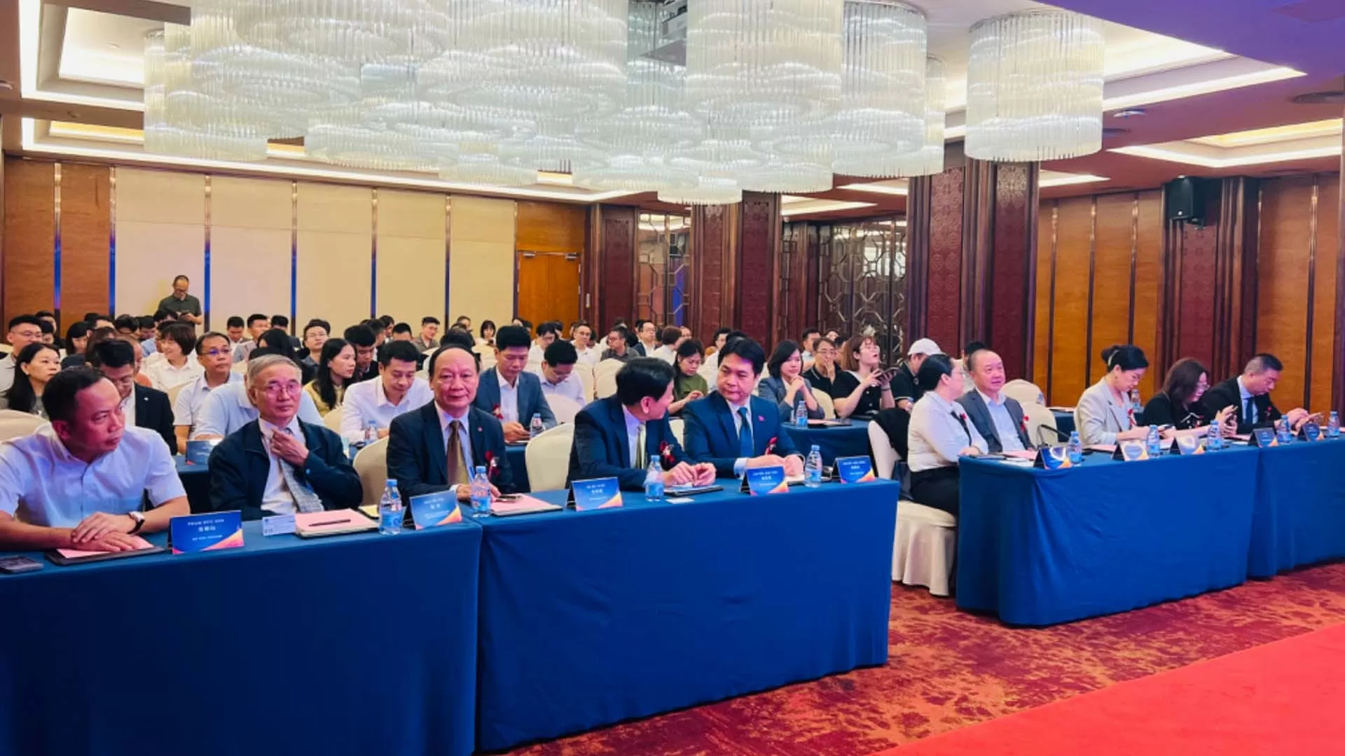 Quyết tâm tạo bứt phá trong thu hút đầu tư từ các doanh nghiệp Trung Quốc và tỉnh Quảng Đông vào thị trường Việt Nam Quyết tâm tạo bứt phá trong thu hút đầu tư từ các doanh nghiệp Trung Quốc và tỉnh Quảng Đông vào thị trường Việt Nam