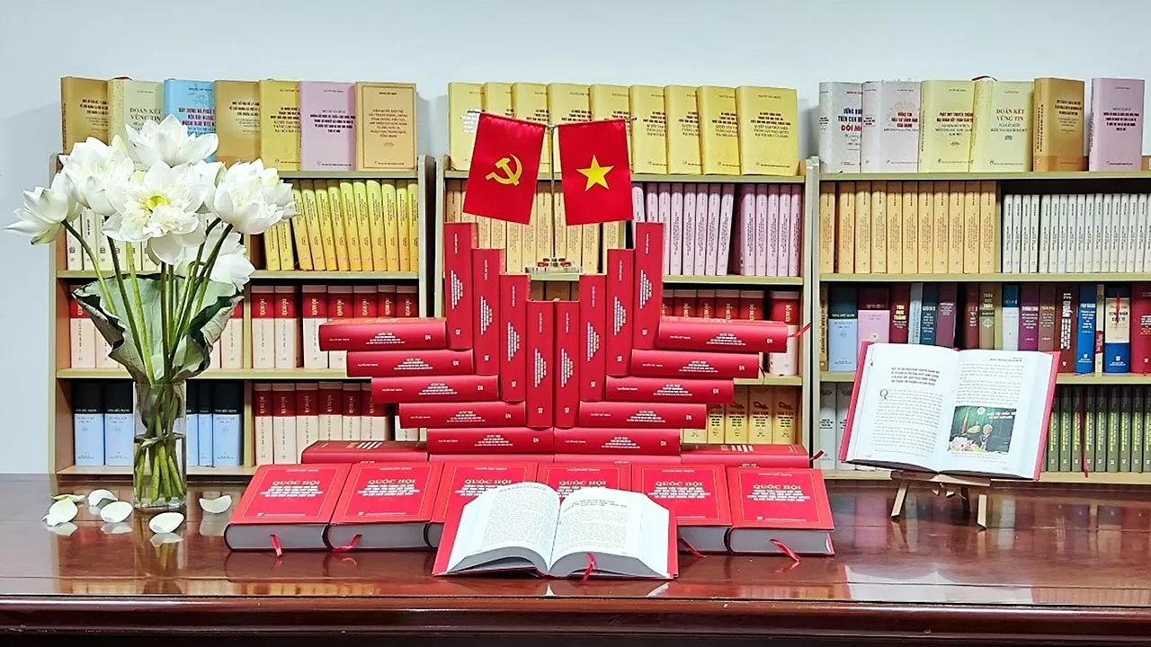 Lễ ra mắt cuốn sách Quốc hội trong tiến trình đổi mới của đồng chí Tổng Bí thư Nguyễn Phú Trọng Lễ ra mắt cuốn sách Quốc hội trong tiến trình đổi mới của đồng chí Tổng Bí thư Nguyễn Phú Trọng