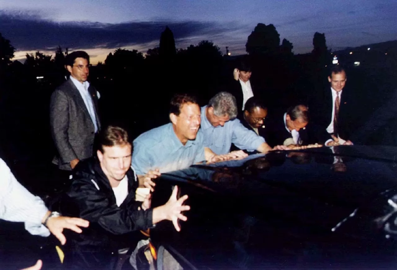 Cách các mật vụ bảo vệ Tổng thống Mỹ Cách các mật vụ bảo vệ Tổng thống Mỹ