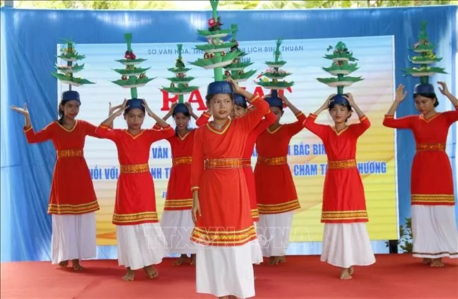 Ra mắt mô hình Kho mở Bộ sưu tập di sản văn hóa Hoàng tộc Chăm Ra mắt mô hình Kho mở Bộ sưu tập di sản văn hóa Hoàng tộc Chăm