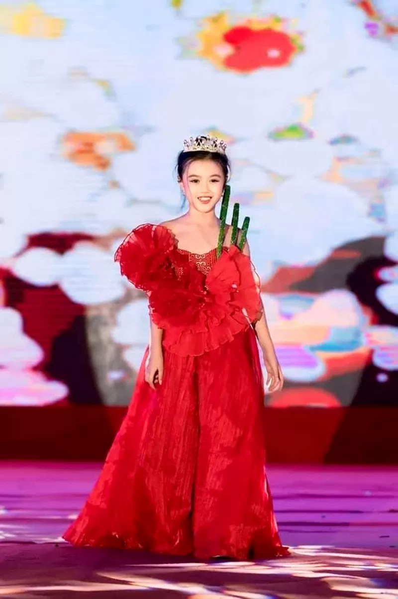 Vượt qua hơn 100 thí sinh, Hoa hậu nhí Minh Châu đại diện Việt Nam tham dự Little Miss World 2024. Vượt qua hơn 100 thí sinh, Hoa hậu nhí Minh Châu đại diện Việt Nam tham dự Little Miss World 2024.