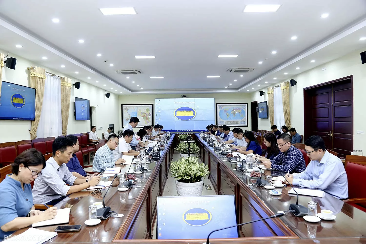 Hội nghị sơ kết 6 tháng đầu năm 2024 về công tác cải cách hành chính và chuyển đổi số của Bộ Ngoại giao, phương hướng nhiệm vụ 6 tháng cuối năm 2024 Thứ trưởng Ngoại giao Lê Thị Thu Hằng chủ trì Hội nghị sơ kết về công tác cải cách hành chính và chuyển đổi số của Bộ Ngoại giao.