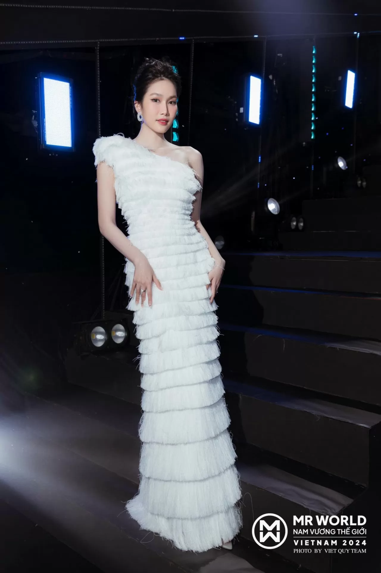 Á hậu Phương Anh