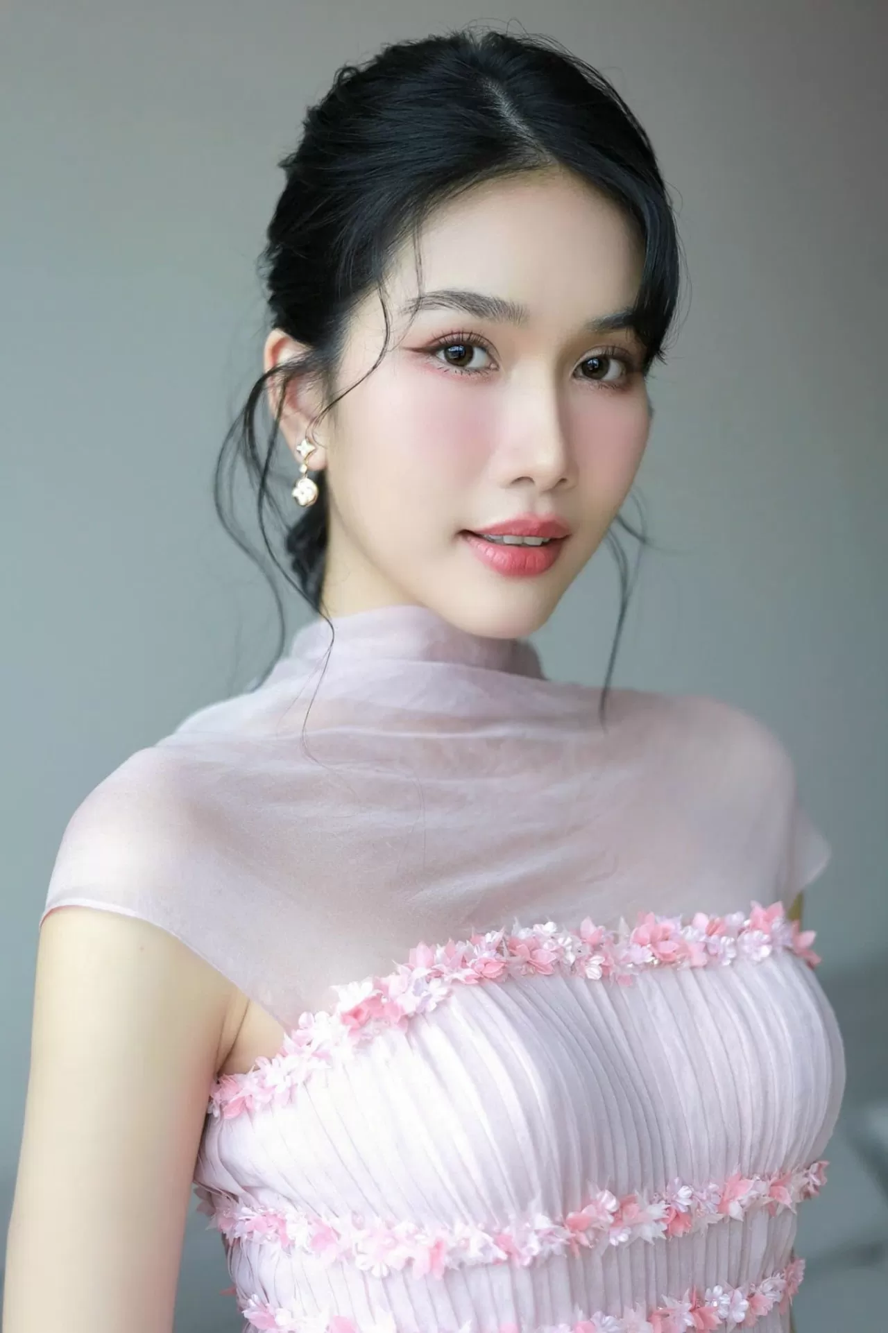 Á hậu Phương Anh