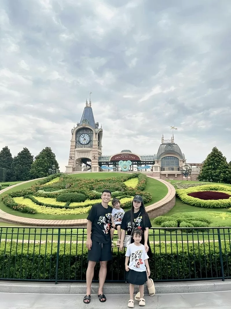 Hình ảnh gia đình trung vệ Bùi Tiến Dũng Hình ảnh gia đình trung vệ Bùi Tiến Dũng