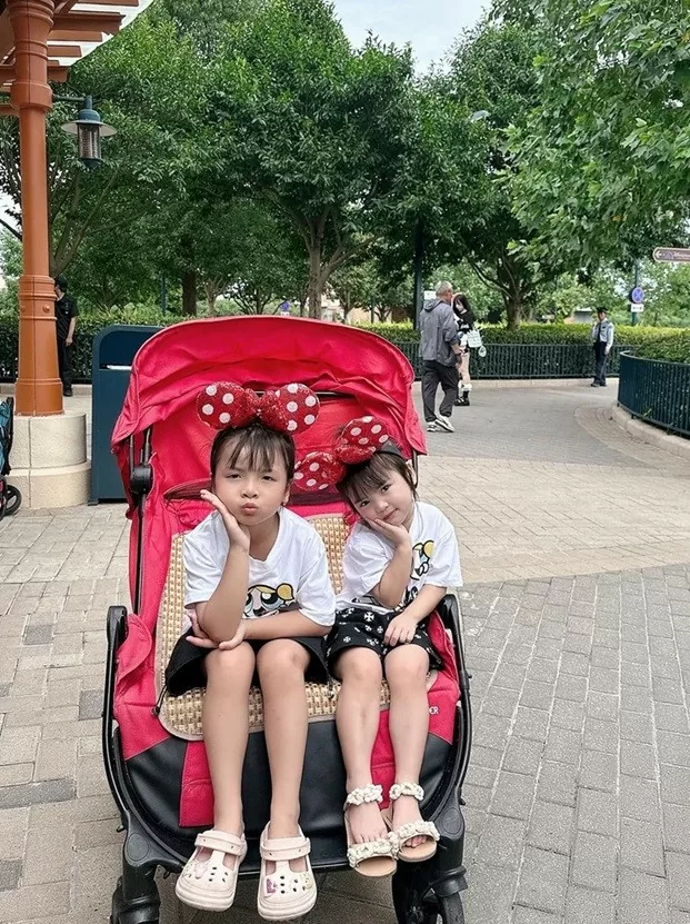 Hình ảnh gia đình trung vệ Bùi Tiến Dũng Hình ảnh gia đình trung vệ Bùi Tiến Dũng