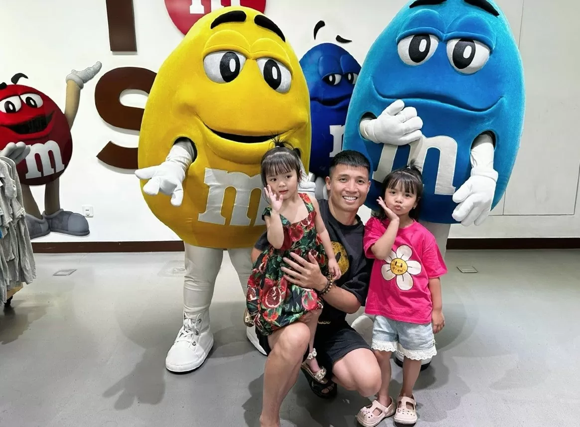 Hình ảnh gia đình trung vệ Bùi Tiến Dũng Hình ảnh gia đình trung vệ Bùi Tiến Dũng